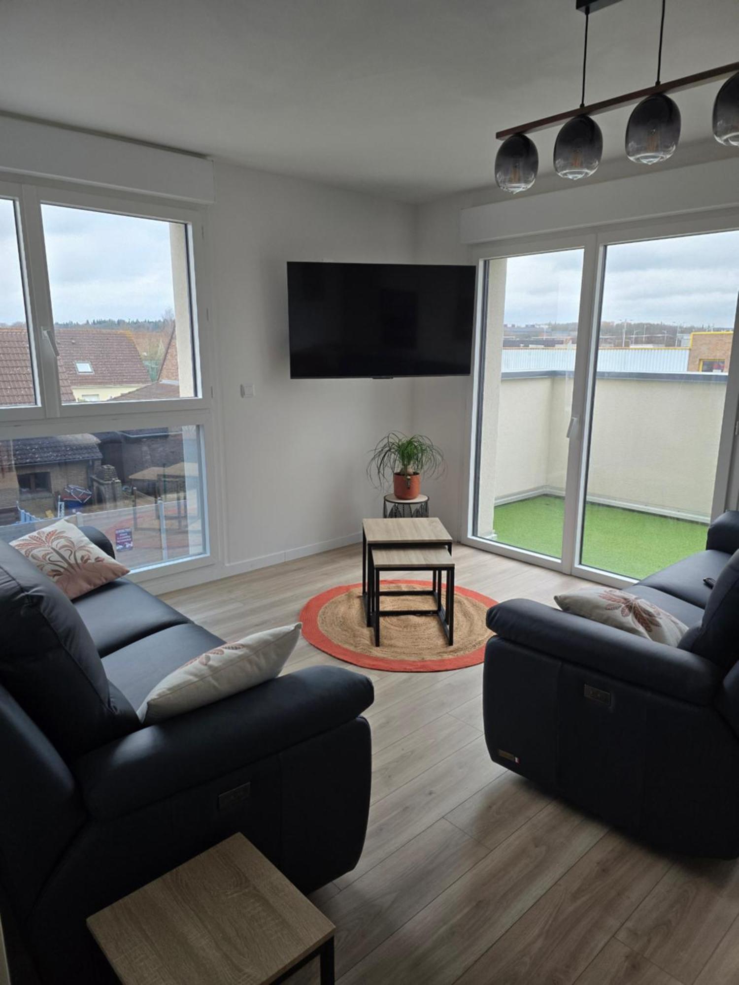 Appartement Cosy Pres De Sceneo Et Auchan Au Dessus Du Fleuriste Bellafleur Longuenesse Bagian luar foto