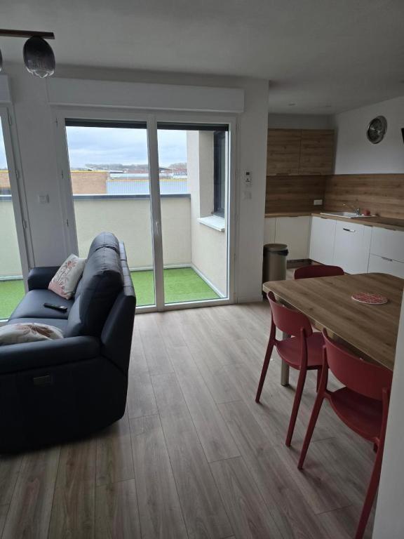 Appartement Cosy Pres De Sceneo Et Auchan Au Dessus Du Fleuriste Bellafleur Longuenesse Bagian luar foto